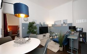 Stylish City Center Apartment